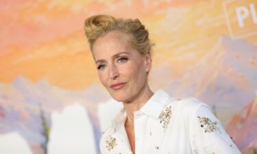 Gillian Anderson urged superfans not to repeatedly sit in the front row of her West End show