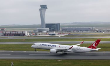 The “simultaneous triple independent runway operation”