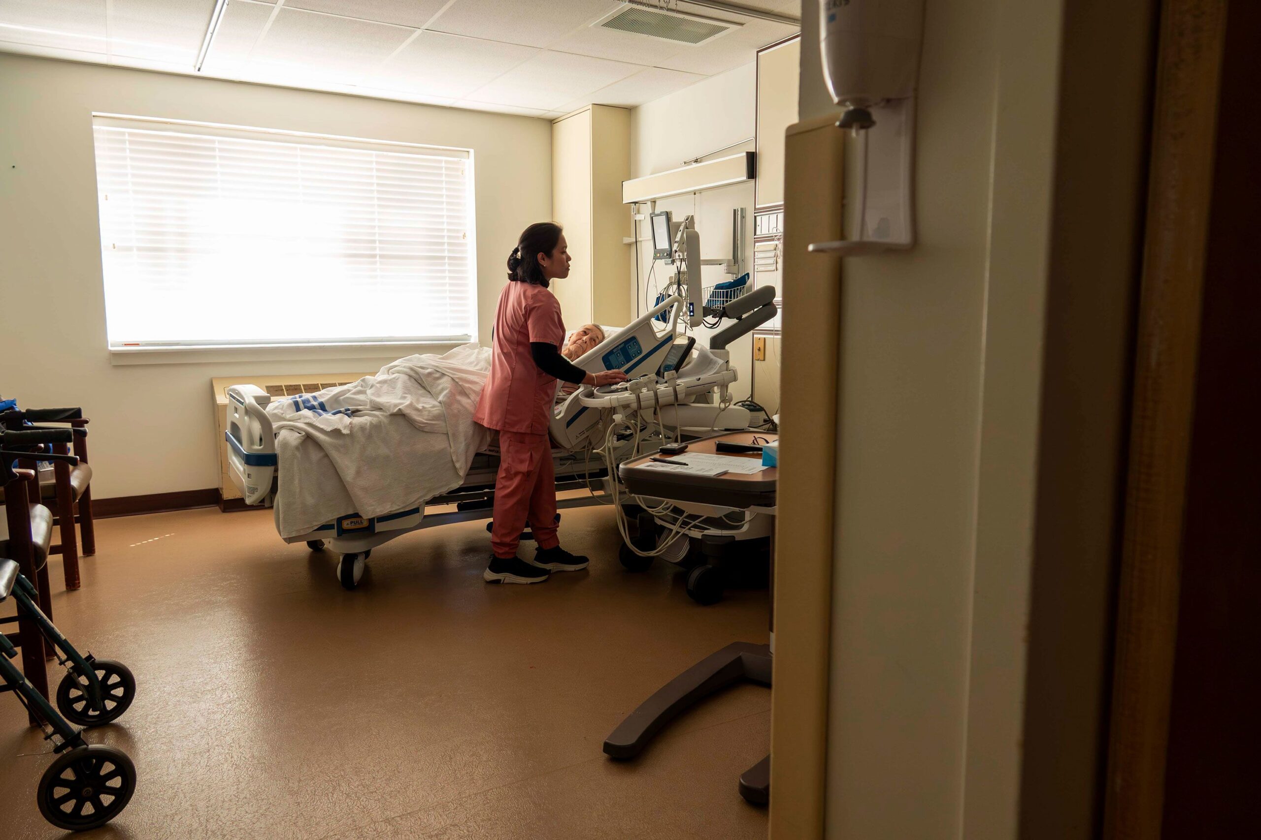 <i>Evelio Contreras/CNN via CNN Newsource</i><br/>Staff from the Philippines work in the laboratory at West River Hospital.