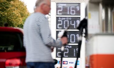 A car is being filled up at a gas station in Bremen