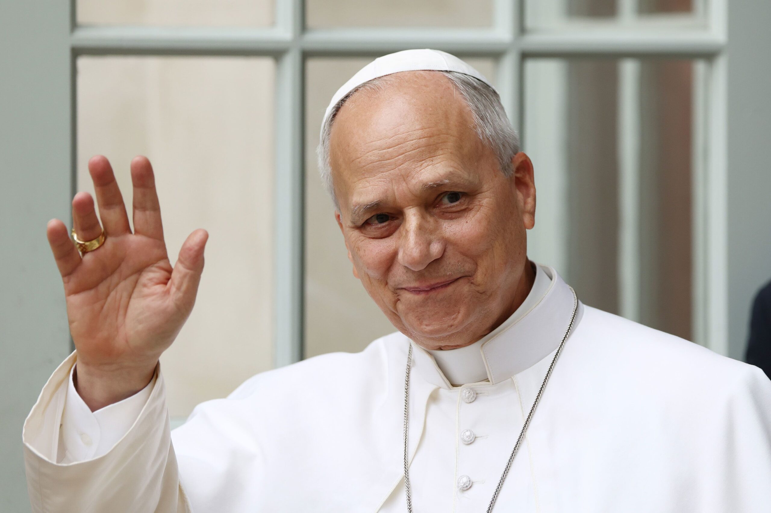 <i>Tom Nicholson/Getty Images via CNN Newsource</i><br/>Pope Leo greets faithful in Paris on September 26.