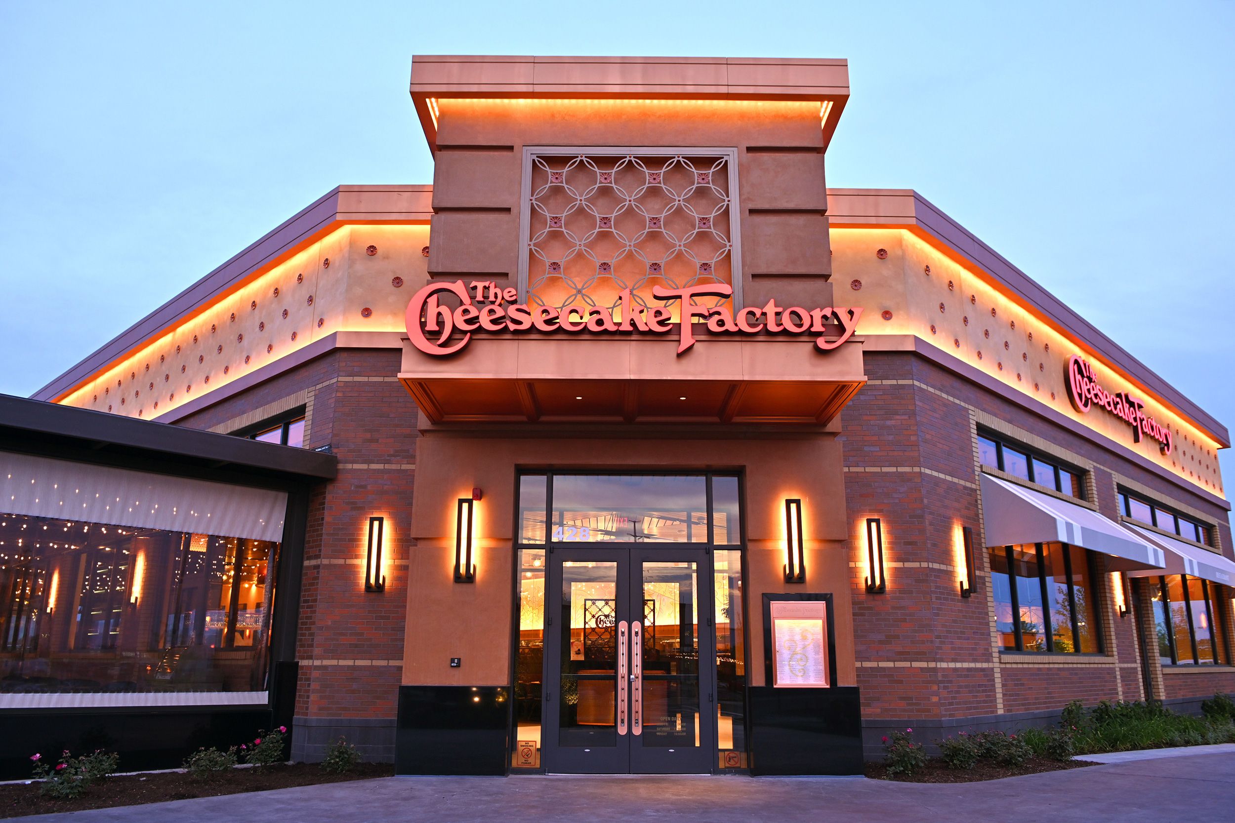 <i>Patrick T. Fallon/Bloomberg/Getty Images via CNN Newsource</i><br/>Cheesecake Factories share a distinctive look with lots of lighting